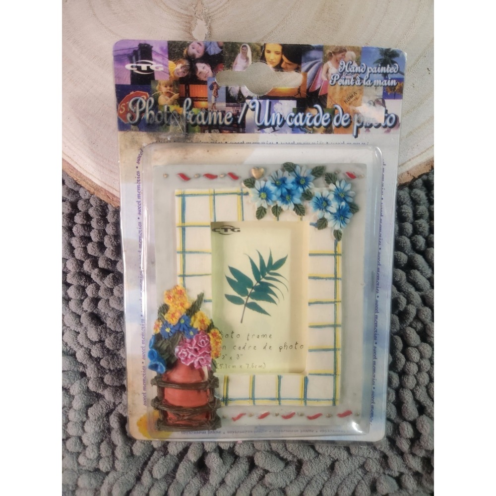 CTG Hand-painted Resin Photo Frame Vintage‎ 2 x 3 Inch Floral Design~NEW